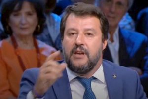 Salvini durante l'intervista a DiMartedì