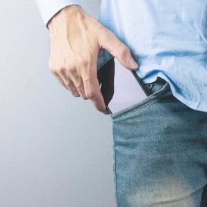 Smartphone nei pantaloni danneggia fertilità maschile? Falso, ma...Le 5 regole d'oro degli andrologi
