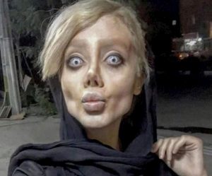 Iran, arrestata per blasfemia la "sosia zombie di Angelina Jolie 06
