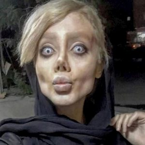 Iran, arrestata per blasfemia la "sosia zombie di Angelina Jolie 06