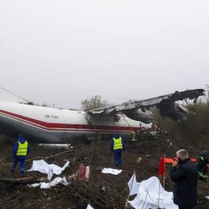 Ucraina, atterraggio di emergenza per un aereo militare: 5 morti
