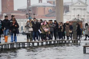 Maltempo, altro ciclone con pioggia sull'Italia: acqua alta a Venezia