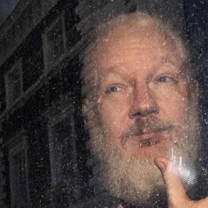 Julian Assange, archiviata l'indagine per violenza carnale in Svezia