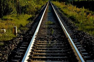 Pisa, giovane muore travolto da un treno: stava attraversando i binari con le cuffiette