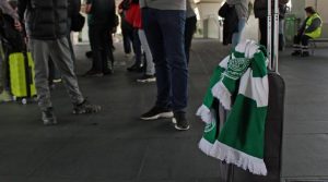 Roma, tifosi Celtic accoltellati da ultrà Lazio: vendetta dopo striscione Mussolini