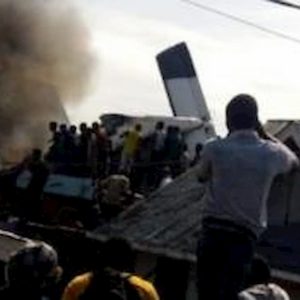 Congo, aereo precipita e si schianta sulle case a Goma: 17 persone a bordo