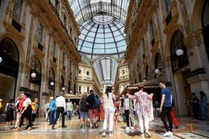 Galleria Milano: 1,9 mln di affitto all'anno per 302 mq. Armani batte Tod's e Prada