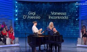 Domenica In, Gigi D’Alessio e il siparietto con Mara Venier: "Fammi mettere la capa sulle..."