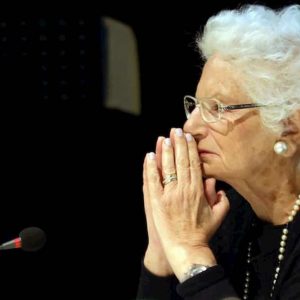 Liliana Segre, un solo paese al mondo deve dare scorta alla superstite del lager di Auschwitz