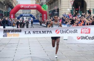 Maratona di Torino domenica 24 novembre: in 2mila per la t-Fast 42 k nonostante il maltempo