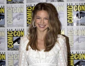 Melissa Benoist, star di Supergirl denuncia: "Io picchiata e umiliata per anni dal mio ex"