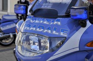 Viareggio: due vigili e un carabiniere travolti sull'Aurelia mentre fanno rilievi per un incidente