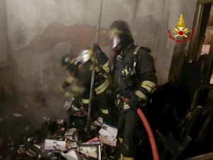 Reggio Calabria, esplode macelleria nella notte: feriti 4 pompieri e 6 poliziotti