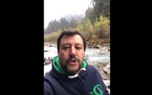 Salvini: "Renzi ipocrita, ha la faccia come il retro..." VIDEO