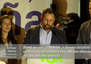 Santiago Abascal, leader di Vox che ha fatto diventare l'ultradestra terza forza parlamentare in Spagna