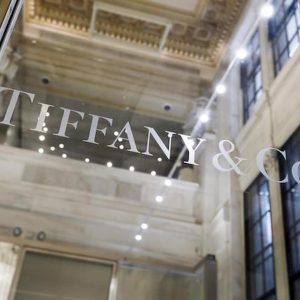 Tiffany cambia padrone. Il re del lusso Arnault (Luis Vuitton, Dior...) se l'aggiudica per 16 mld di dollari