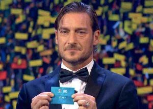 Totti "aiuta" l'Italia, Mancini: "Euro 2020? Giochiamo per vincere"