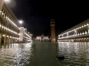Venezia, acqua raggiunge i 187 cm. E' la seconda marea più alta dal 1966