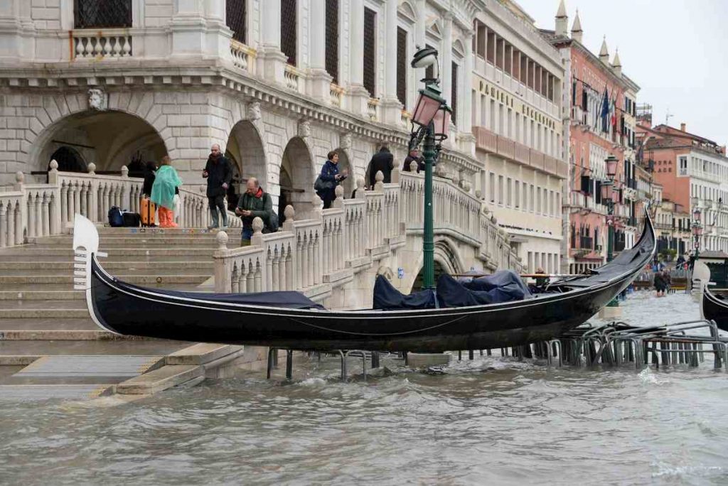 barca acqua alta venezia 2