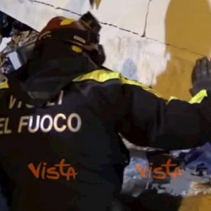 Terremoto Albania, il console: "I pompieri italiani avrebbero salvato più vite" VIDEO
