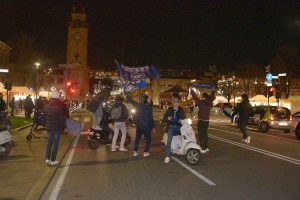 Atalanta agli ottavi di Champions, la festa dei tifosi a Bergamo FOTO 