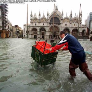 Venezia, torna l'acqua alta: alle 7.40 picco di 120 centimetri. Domani previsti 135