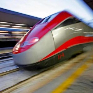 Alta Velocità in Italia scoppia di treni: più ritardi. Linea e stazioni non reggono traffico
