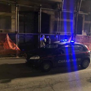 Asti, incendio in centro in un palazzo in ristrutturazione: morto un senzatetto marocchino
