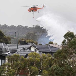 Australia, altri due morti negli incendi. Quattromila persone in fuga nelle spiagge