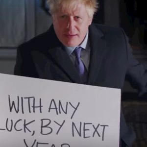 Brexit, Boris Johnson fa la parodia di Love Actually. E Hugh Grant lo prende in giro VIDEO
