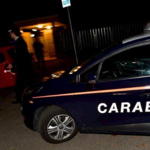 Milano, commando armato fa irruzione in hotel la notte di Natale: rubati bancomat e 1000 euro