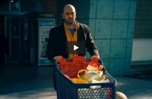 Checco Zalone torna al cinema con Tolo Tolo e lancia il nuovo singolo "Immigrato" VIDEO