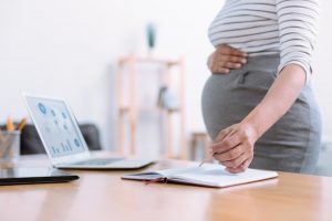 Congedo maternità tutto dopo il parto: al settimo mese richiesta all'Inps e certificato medico