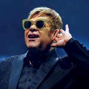 Elton John: "Ho indossato il pannolone durante un concerto a Las Vegas"