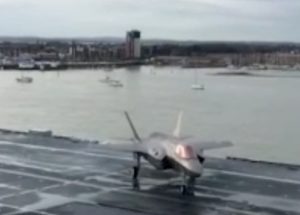 F35 decolla per la prima volta dalla portaerei HMS Queen Elizabeth VIDEO