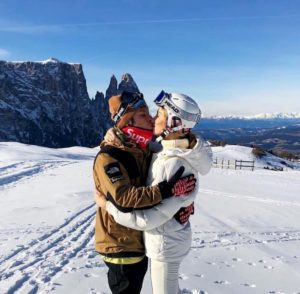 Chiara Ferragni e Fedez, foto sulla neve. E Caterina Balivo commenta in napoletano