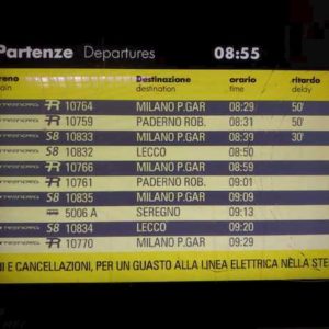 Milano, guasto alla stazione di Porta Garibaldi: treni cancellati o in ritardo
