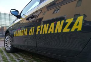 Imprenditore accusato di caporalato per facchinaggio: maxi sequestro di immobili tra Milano e Genova