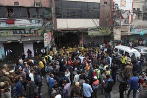 India, ingencio nel mercato affollato di New Delhi: ci sono morti e feriti