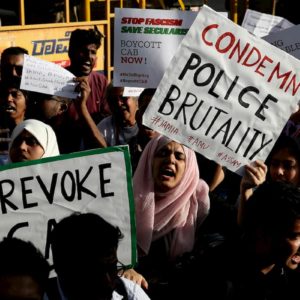 India, proteste contro la legge sulla cittadinanza che esclude i musulmani: 6 morti, centinaia di arresti
