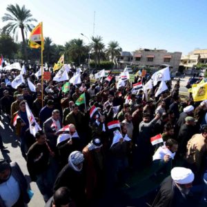 Iraq, migliaia di manifestanti assaltano ambasciata Usa a Baghdad