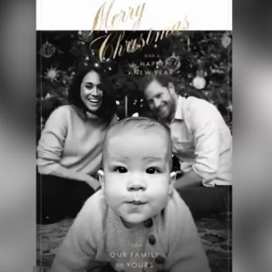 Meghan Markle, Harry e il piccolo Archie nella prima cartolina di Natale