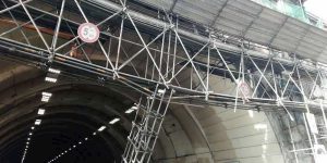 Napoli, crolla pilone dell'impalcatura: chiusa la Galleria Vittoria