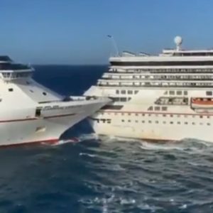 Messico, due navi da crociera si scontrano in porto: sei passeggeri feriti VIDEO