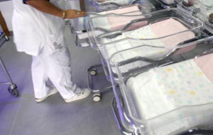 Padova, mamma scuote figlio 5 mesi: si valuta morte cerebrale