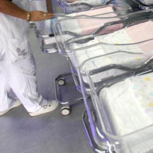 Padova, mamma scuote figlio 5 mesi: si valuta morte cerebrale