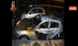 Novara, brucia auto dell'ex datore di lavoro: non gli aveva rinnovato il contratto VIDEO