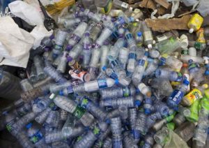 New York. Lattine e bottiglie di plastica, uno stipendio per i più poveri: valgono 5 centesimi se restituite