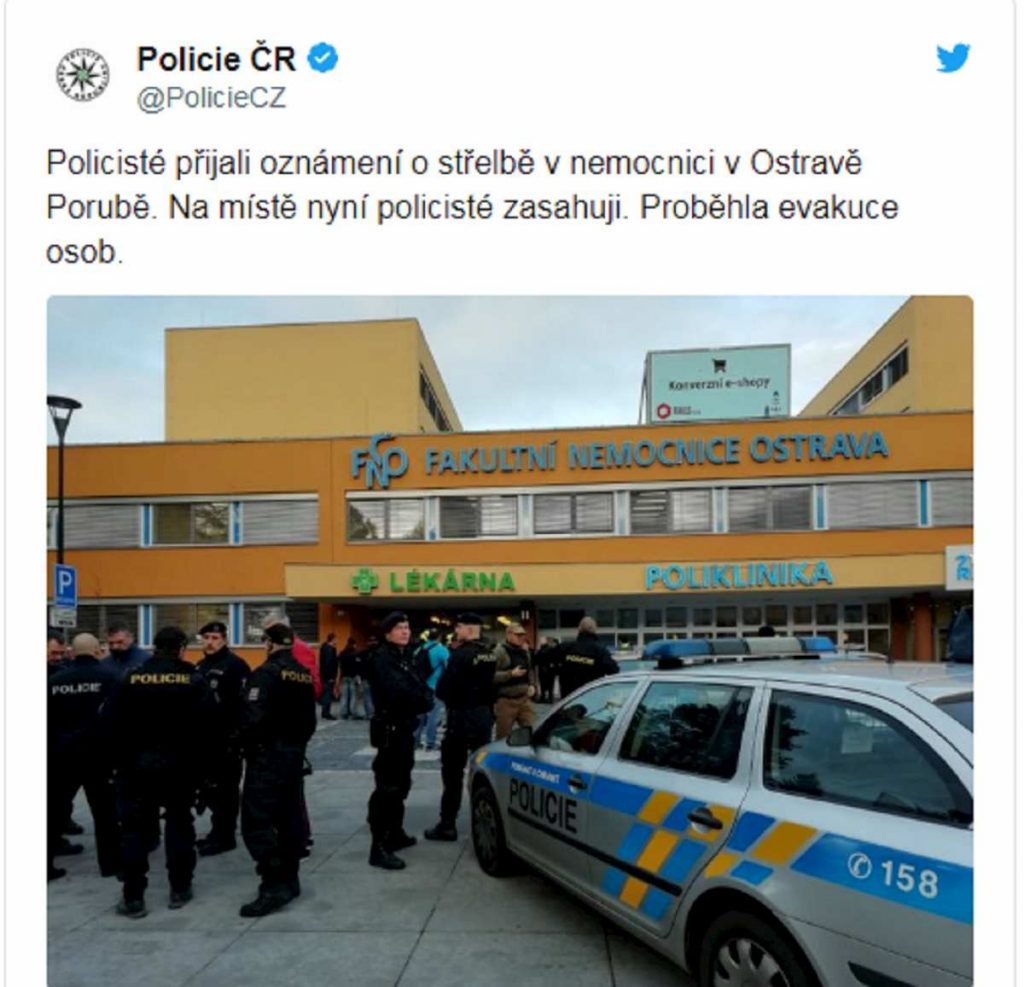 polizia fuori ospedale repubblica ceca 