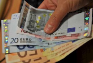 Risparmio gestito 2280 miliardi di euro (più 14%), depositi bancari saliti a 1700 mld. Italia povera?
